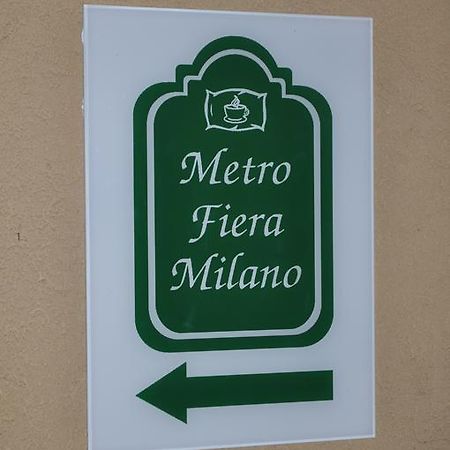 Affittacamere Metro Fiera Перо Екстер'єр фото
