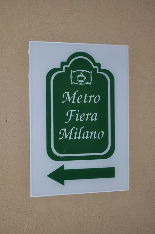Affittacamere Metro Fiera Перо Екстер'єр фото